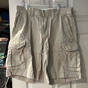 Ralph pLauren Polo men’s cargo shorts, size 34 waist.